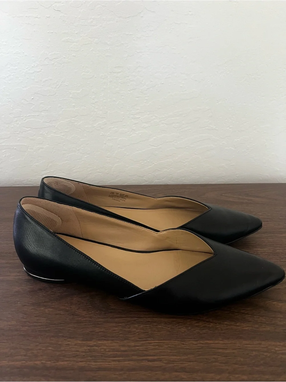 Naturalizer Black Pointed V-Cut Leather Flats - Women's Slip-On